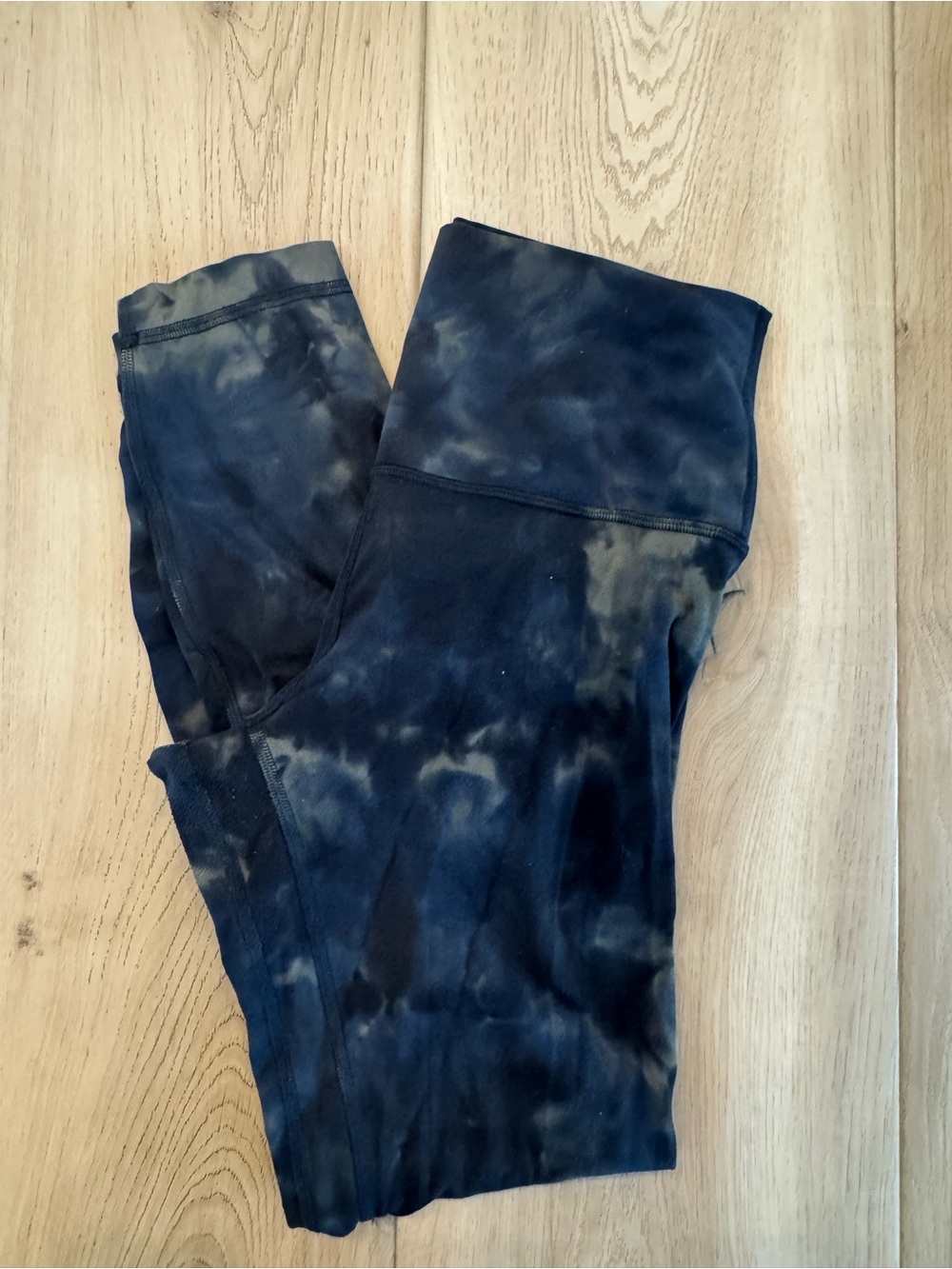 Size 6 lululemon Black Tie-Dye High-Rise Leggings. Great condition